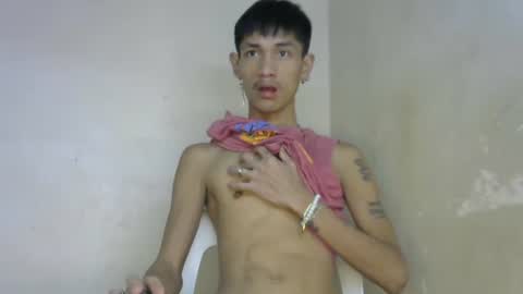 Snapshot of 0cir_asiansatisfy chatting on December 8, 9:35 am RICK online show from December 8, 9:35 am