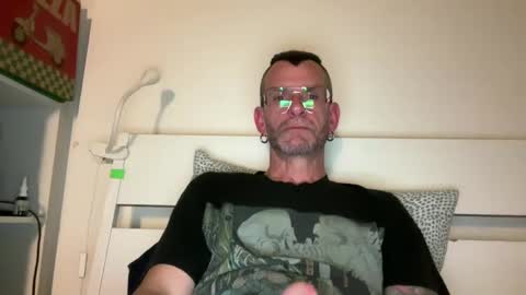 J online show from May 16, 9:46 pm