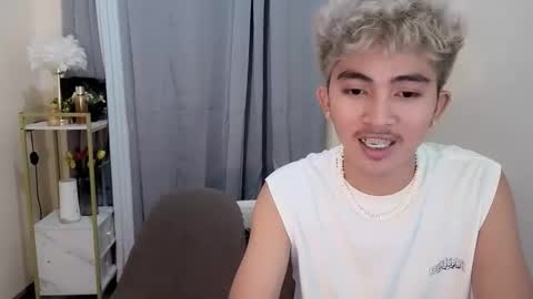 1sweetloverxx online show from April 25, 10:07 pm