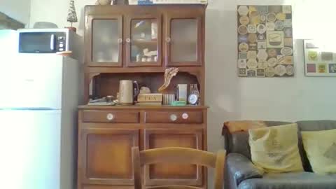 22esserre online show from November 20, 12:37 pm