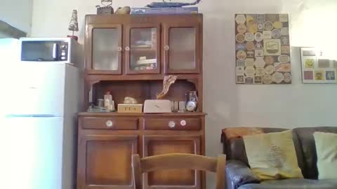 22esserre online show from April 20, 11:24 am