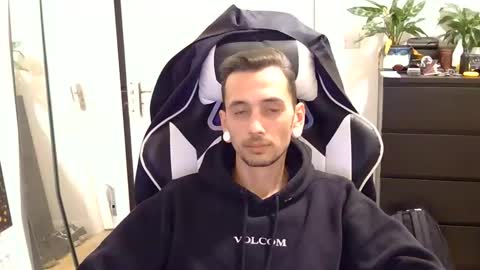 Snapshot of 2323gary chatting on September 9, 10:08 pm 2323gary online show from September 9, 10:08 pm