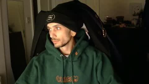 Snapshot of 2323gary chatting on February 4, 3:33 am 2323gary online show from February 4, 3:33 am