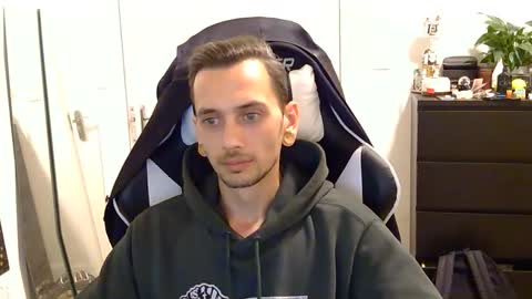 Snapshot of 2323gary chatting on September 19, 2:45 am 2323gary online show from September 19, 2:45 am