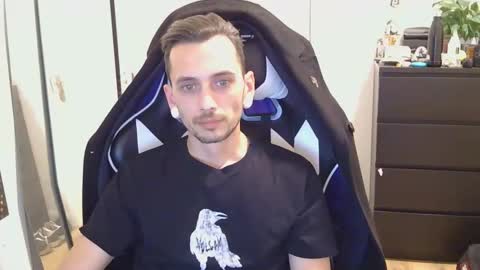 Snapshot of 2323gary chatting on October 10, 8:24 pm 2323gary online show from October 10, 8:24 pm