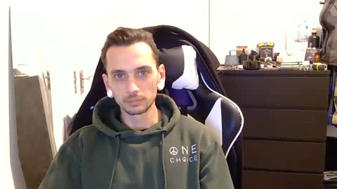 Snapshot of 2323gary chatting on January 5, 11:33 pm 2323gary online show from January 5, 11:33 pm