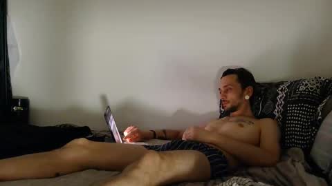 Snapshot of 2323gary chatting on February 9, 12:40 am 2323gary online show from February 9, 12:40 am