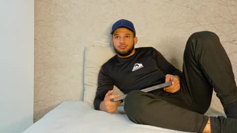 Snapshot of 2alexoconor chatting on February 22, 8:15 pm 2alexoconor online show from February 22, 8:15 pm