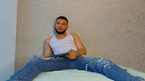 Snapshot of 2alexoconor chatting on March 2, 8:35 pm 2alexoconor online show from March 2, 8:35 pm