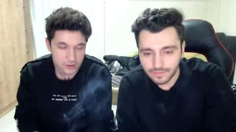 Snapshot of 2handsomeman chatting on February 16, 8:44 pm Berk online show from February 16, 8:44 pm