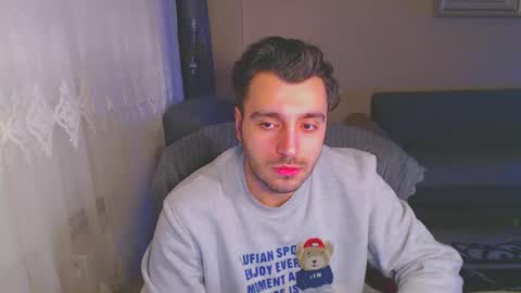 Snapshot of 2handsomeman chatting on December 16, 10:24 pm Berk online show from December 16, 10:24 pm