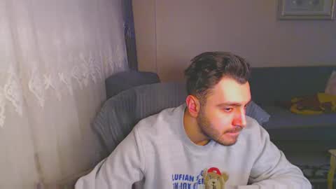 Snapshot of 2handsomeman chatting on December 15, 12:18 am Berk online show from December 15, 12:18 am