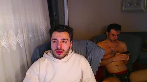 Snapshot of 2handsomeman chatting on December 21, 8:43 pm Berk online show from December 21, 8:43 pm