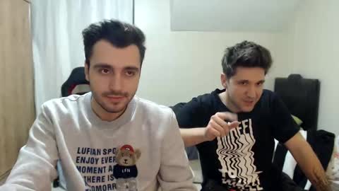 Snapshot of 2handsomeman chatting on October 6, 7:29 pm Berk online show from October 6, 7:29 pm