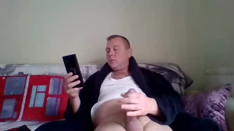 Snapshot of 2ndlipeater chatting on September 19, 10:26 am Girts online show from September 19, 10:26 am