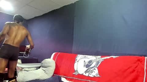 Snapshot of 5hbk chatting on December 10, 9:00 pm Tettaz GetitJusy4ya online show from December 10, 9:00 pm