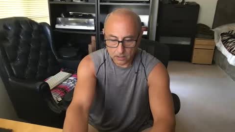 daddy vegas  for single women and couples here online show from March 8, 8:13 pm