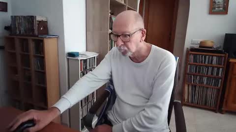  Papi  online show from April 21, 8:31 am