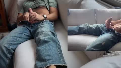 8incher NYC online show from November 12, 8:03 pm