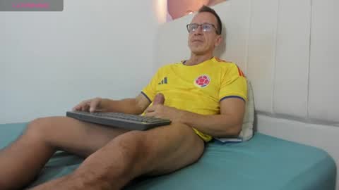 Axel online show from June 17, 1:35 pm