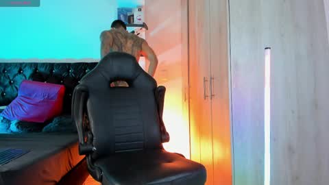 Duriel online show from April 24, 10:56 pm