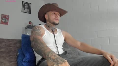 Snapshot of _emilio_escobar chatting on February 26, 10:04 am Emilio online show from February 26, 10:04 am