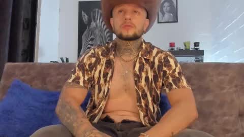 Snapshot of _emilio_escobar chatting on February 11, 1:52 am Emilio online show from February 11, 1:52 am