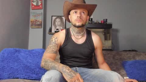 Snapshot of _emilio_escobar chatting on January 24, 10:21 am Emilio online show from January 24, 10:21 am