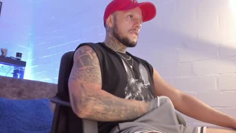 Snapshot of _emilio_escobar chatting on February 21, 12:05 am Emilio online show from February 21, 12:05 am
