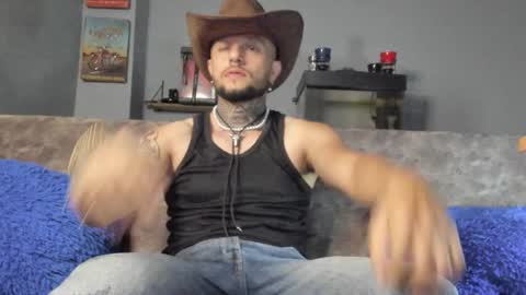 Snapshot of _emilio_escobar chatting on December 6, 10:05 am Emilio online show from December 6, 10:05 am