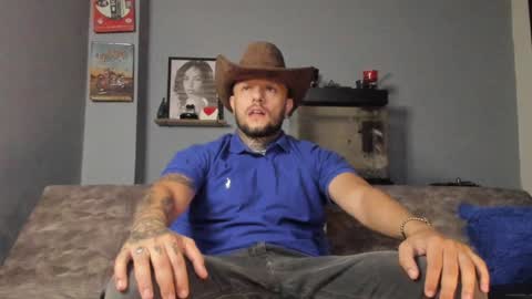 Snapshot of _emilio_escobar chatting on January 29, 10:27 am Emilio online show from January 29, 10:27 am