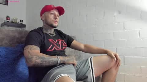 Snapshot of _emilio_escobar chatting on March 8, 10:07 am Emilio online show from March 8, 10:07 am