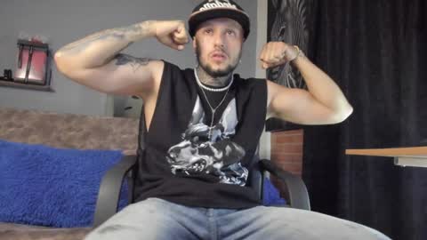 Snapshot of _emilio_escobar chatting on December 5, 10:01 am Emilio online show from December 5, 10:01 am