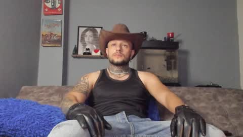 Snapshot of _emilio_escobar chatting on January 27, 10:27 am Emilio online show from January 27, 10:27 am