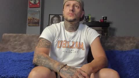 Snapshot of _emilio_escobar chatting on January 15, 10:38 am Emilio online show from January 15, 10:38 am