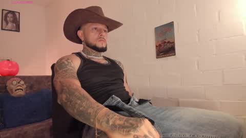 Snapshot of _emilio_escobar chatting on October 12, 10:31 am Emilio online show from October 12, 10:31 am