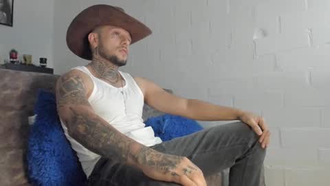 Snapshot of _emilio_escobar chatting on March 2, 10:05 am Emilio online show from March 2, 10:05 am