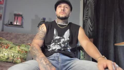 Snapshot of _emilio_escobar chatting on December 7, 10:01 am Emilio online show from December 7, 10:01 am