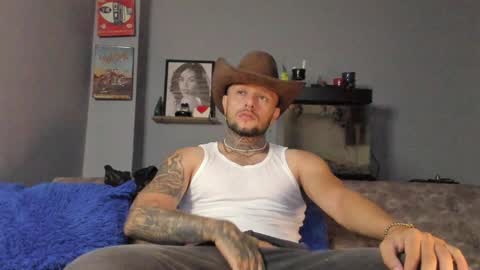Snapshot of _emilio_escobar chatting on January 25, 10:29 am Emilio online show from January 25, 10:29 am