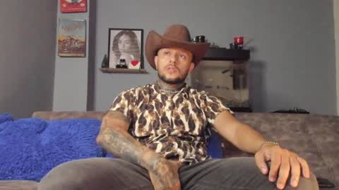 Snapshot of _emilio_escobar chatting on January 26, 10:34 am Emilio online show from January 26, 10:34 am