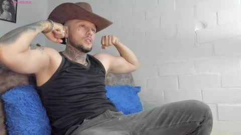 Snapshot of _emilio_escobar chatting on March 12, 10:05 am Emilio online show from March 12, 10:05 am