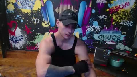 Snapshot of _happydayleon_ chatting on September 13, 3:35 pm _happydayleon_ online show from September 13, 3:35 pm