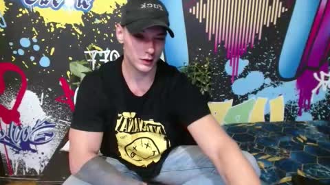 Snapshot of _happydayleon_ chatting on September 19, 6:19 pm _happydayleon_ online show from September 19, 6:19 pm