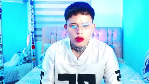mod online show from May 25, 6:52 am