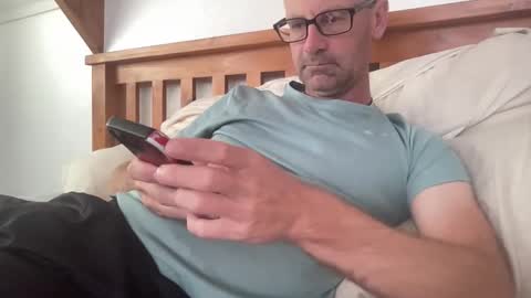 Kiwi online show from March 23, 8:37 pm