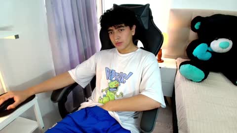 Snapshot of _nickconnor1 chatting on December 7, 9:00 pm Nicolas online show from December 7, 9:00 pm