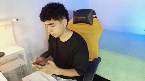 Snapshot of _nickconnor1 chatting on October 12, 8:25 pm Nicolas online show from October 12, 8:25 pm