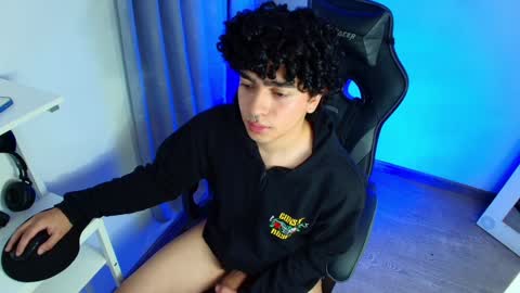 Snapshot of _nickconnor1 chatting on January 9, 1:39 am Nicolas online show from January 9, 1:39 am