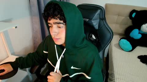 Snapshot of _nickconnor1 chatting on December 11, 12:14 am Nicolas online show from December 11, 12:14 am