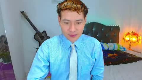 santi online show from April 24, 11:29 pm